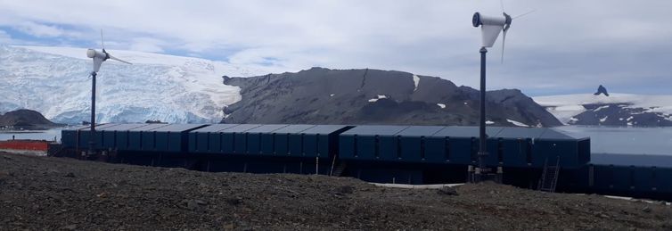 Estação Comandante Ferraz, base de pesquisa do Brasil na Antártica