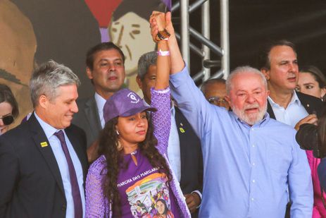 Brasília,DF 16/08/2023 Presidente Luiz Inácio Lula da Silva, acompanhado da primeira-dama, Janja Lula da Silva, e de vários ministros, participa do encerramento da Marcha das Margaridas na Esplanada dos Ministérios. Foto: Fabio Rodrigues-Pozzebom/ Agência Brasil