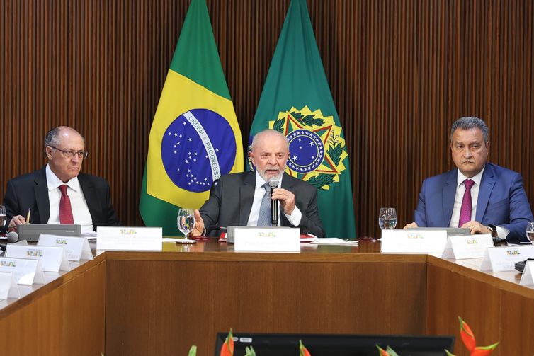 Brasília (DF), 31/10/2024 - Presidente da República, Luiz Inácio Lula da Silva, acompanhado do vice-presidente da República Geraldo Alckimin e o ministro da Casa Civil durante reunião com ministros e governadores. Foto: Valter Campanato/Agência Brasil